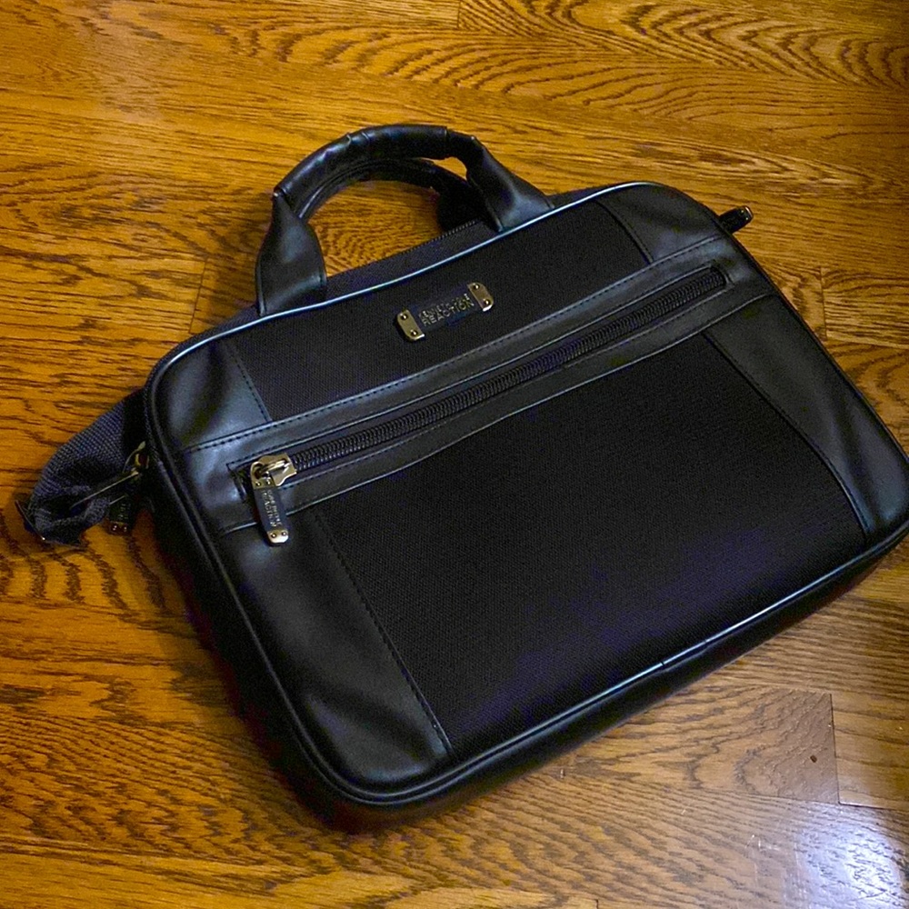 🌻3 for $25🏷️ Kenneth Cole Reaction • Black Computer Laptop Bag